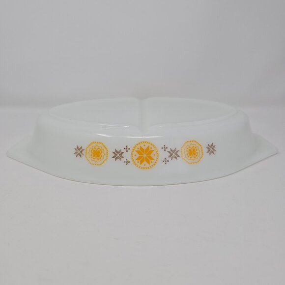 Vintage Pyrex 963 Town and Country 1.5 Quart Divided Casserole Dish - Picture 7 of 13